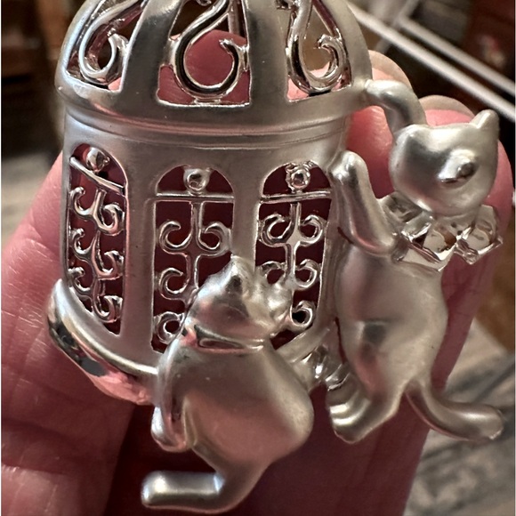 Danecraft Brushed Silver Tone Cat Brooch - Picture 6 of 7